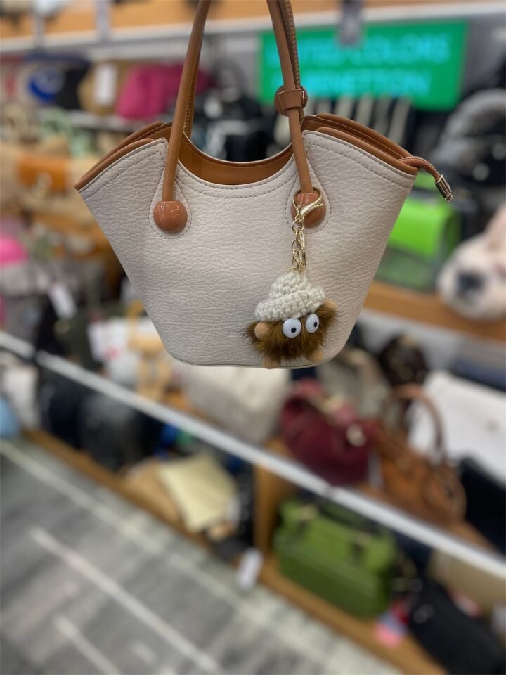 Bej Aksesuarlı Kadın Çantası