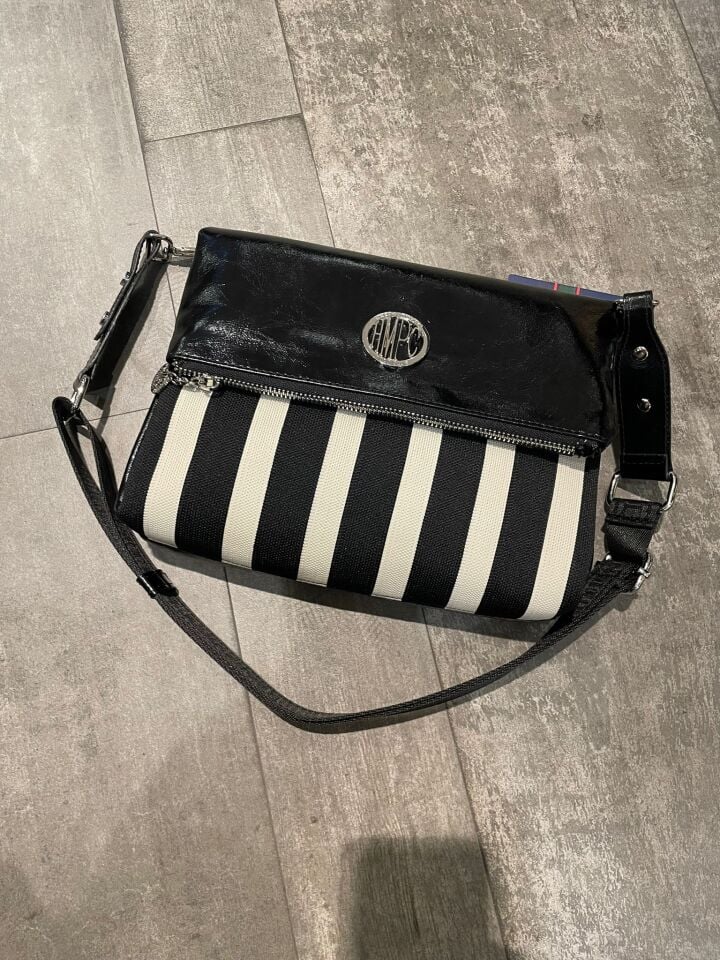 Siyah Çizgili Kadın Çantası